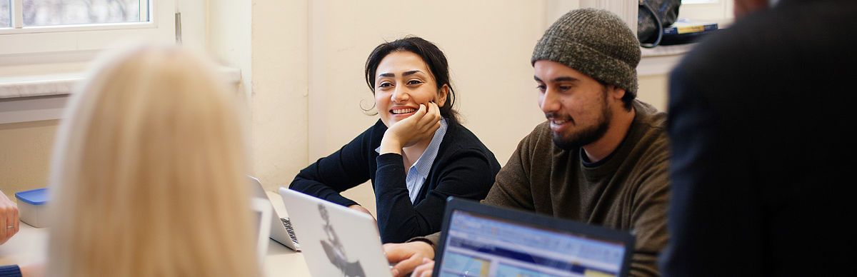 Studierende bei der Projektarbeit